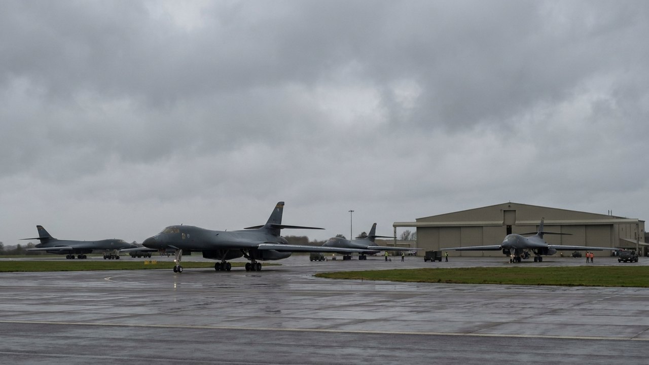 EUA retiram 12 bombardeiros B-1 de base no Reino Unido após alerta
