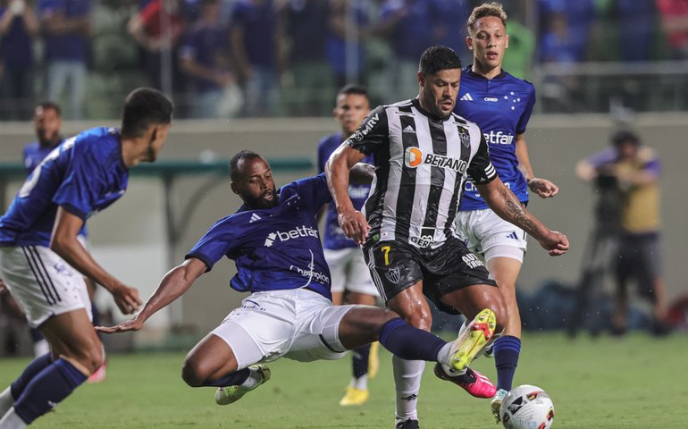 Cruzeiro e Atlético-MG empatam em um clássico nervoso e com 42 faltas