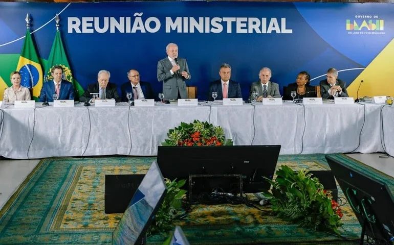 “Acabamos com a invisibilidade do povo pobre deste país”, diz Lula em reunião ministerial