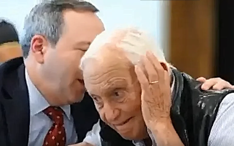 'Eu vou te matar, seu filho da p***': Advogado de Les Wexner é flagrado por microfone durante depoimento sobre Epstein