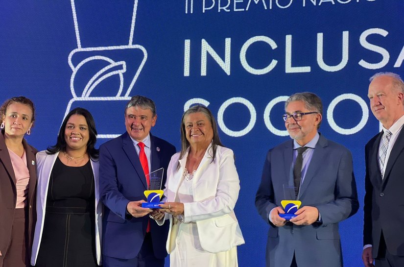 Em Brasilia, Tia Júlia celebra único prêmio nacional para AL e reconhece legado de Júlio Cezar no desenvolvimento de Palmeira
