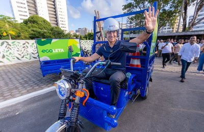 JHC inova na coleta sustentável, trocando carroças de tração animal por triciclos elétricos