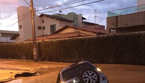 CARRO ENGOLIDO