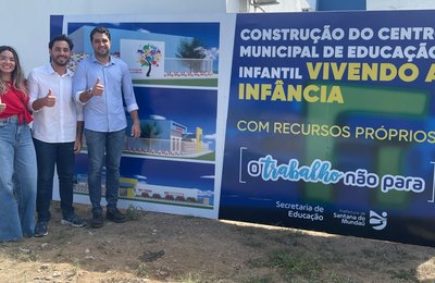 Prefeito de Santana do Mundaú assina ordem de serviço para construção de Centro de Educação Infantil