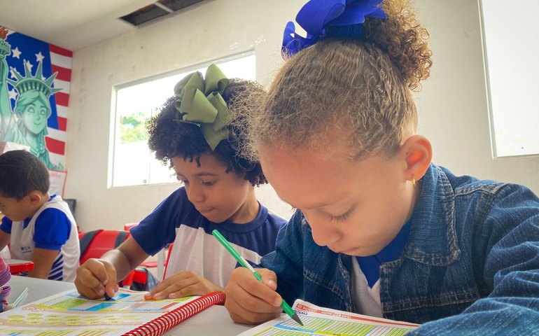 Com direito a presente de Natal para as crianças, rematrícula na rede municipal de Pilar segue até o dia 23