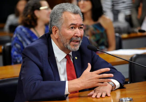 Julgamento que pode cassar mandato de Paulão é suspenso no TRE/AL