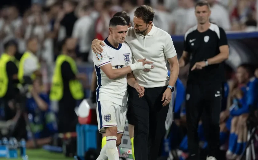 Phil Foden retorna à concentração da Inglaterra na Eurocopa após acompanhar nascimento do filho