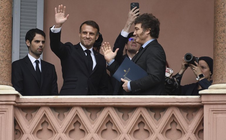 Especialista: apoio de Macron à Argentina pode sair caro, 'Milei é capaz de entregar qualquer coisa'