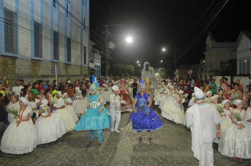 Desfile de Blocos e Lavagem do Rosário agitam o carnaval de Penedo