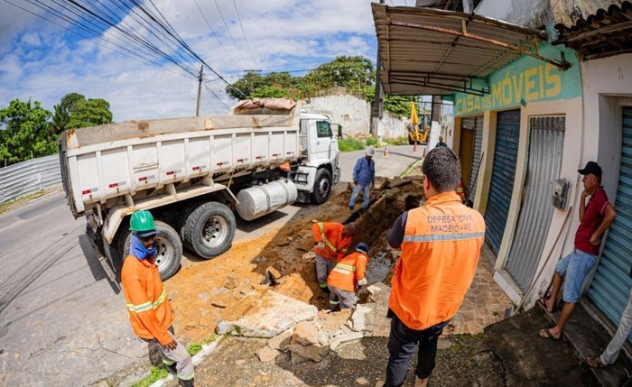Inspeção técnica identifica ligação irregular como causa de afundamento do solo