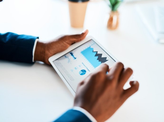 Brasileiros aceleram buscas por calcular lucro no fim do ano e somam mais de 100 mil consultas