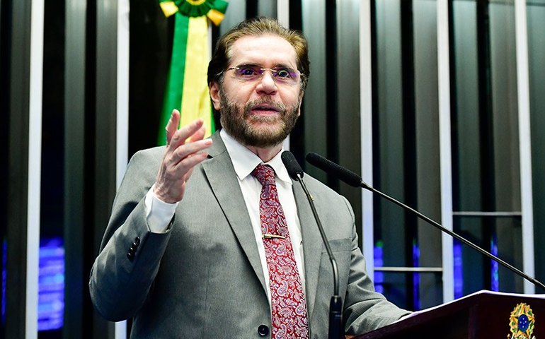 Plínio Valério acusa ONGs de espalhar notícias falsas sobre questões ambientais