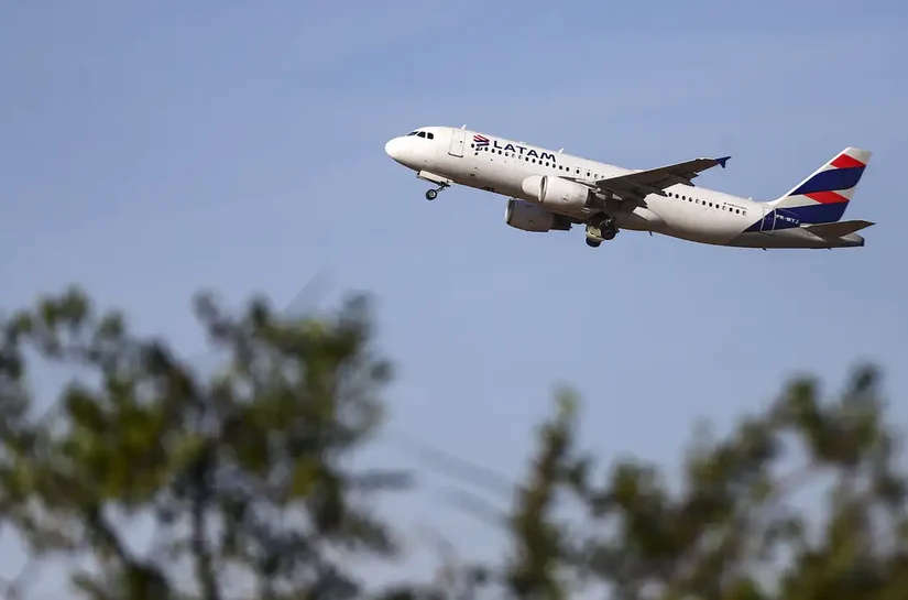 Latam anuncia compra de 24 aviões da Embraer