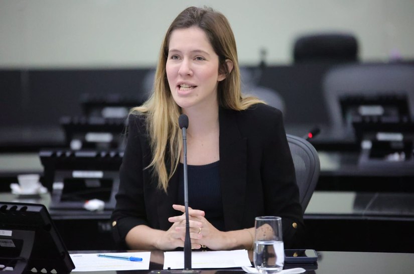 Cibele Moura denuncia ciclo de violência doméstica e defende lei que obriga condomínios a denunciar agressões