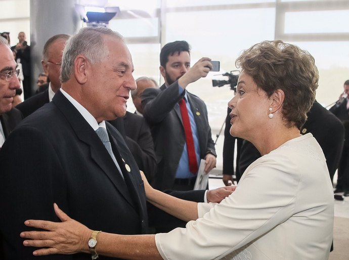Carimbão participa da assinatura da portaria que define processo de migração das rádios AM para FM