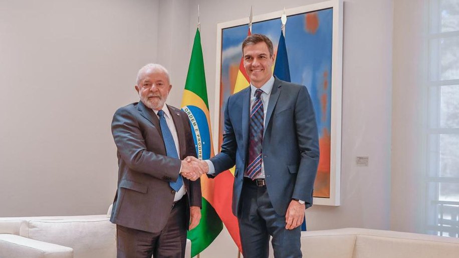 Lula conversa com Pedro Sánchez e confirma viagem à Espanha