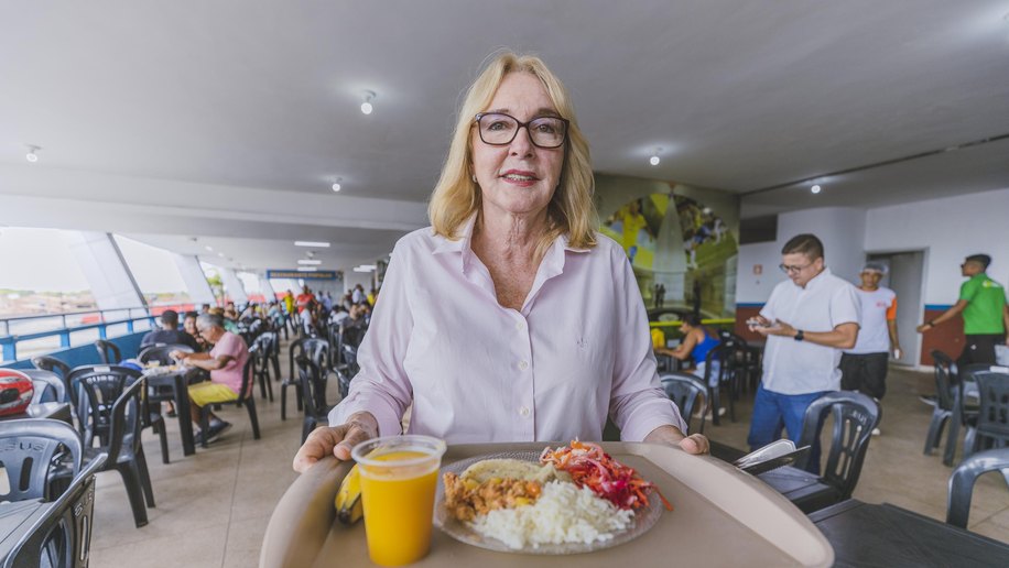 Secretárias da Seades e Selaj vistoriam serviços oferecidos no Restaurante Popular Estádio Rei Pelé