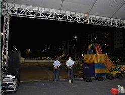 Estrutura montada na Praça Multieventos, na Praia de Pajuçara