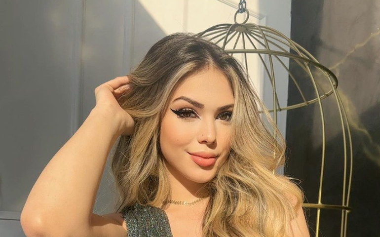 Melody anuncia versão de 'Meiga e Abusada' e Anitta rebate: 'Será que vou liberar?'