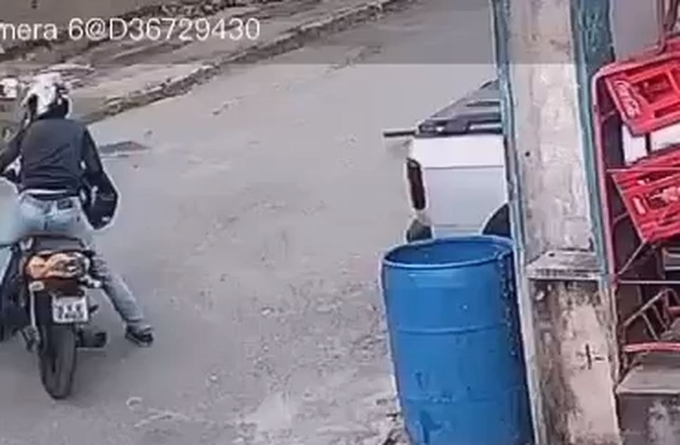 Motociclista expõe órgão genital para proprietária de loja em Aracaju; VÍDEO