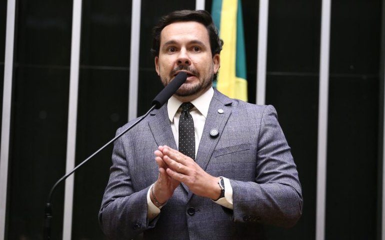 Comissão aprova exigência de certidão de antecedentes criminais para casamento