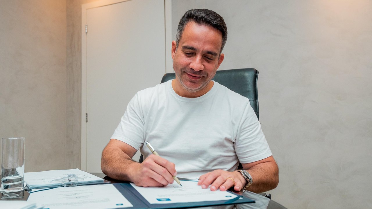 Paulo Dantas assina contrato para construção de 736 moradias no Benedito Bentes