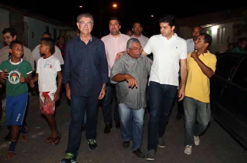 Rui entrega obras de pavimentação e urbanização no Benedito Bentes