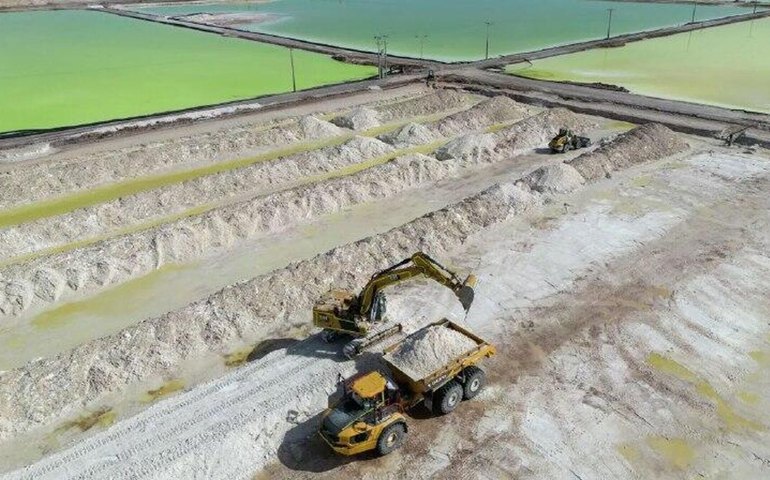 Alinhamento do Triângulo do Lítio aos EUA reacende debate sobre novo colonialismo verde