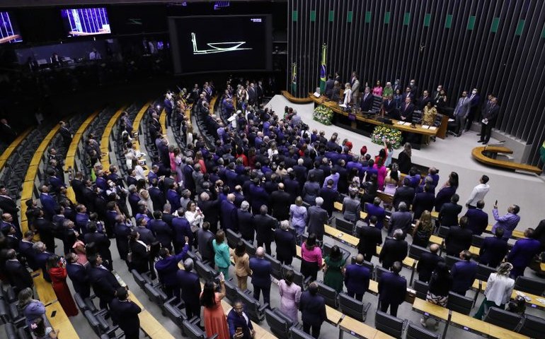 Atualização das bancadas dos estados na Câmara com base na população divide opiniões