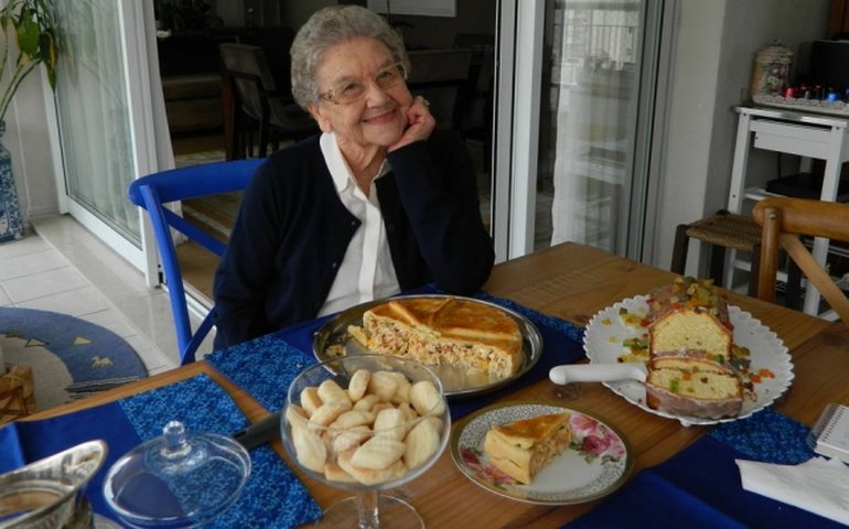 Aos 89 anos, Palmirinha conta como tem sido o isolamento em casa