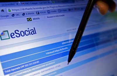Empregadores domésticos têm até hoje para pagar guia de agosto do eSocial