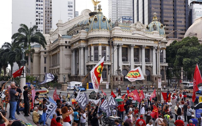 Manifestação no Rio lembra 8 de janeiro e rejeita anistia a golpistas