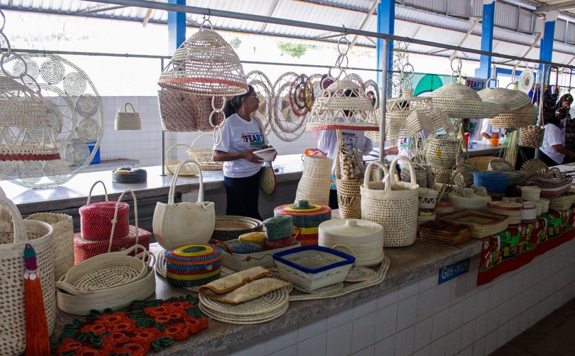 Mercado Público de Coruripe recebe 1ª FEARTE - Feira de Artesanato e Exposição do Projeto Reciclando e Transformando