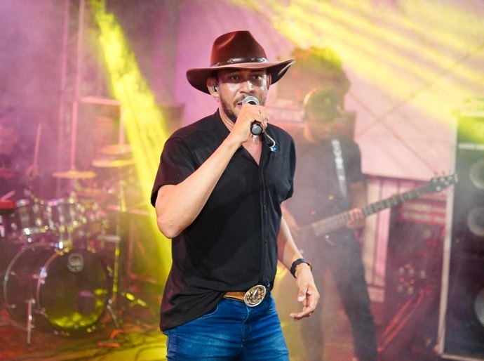 Apresentações de Dudu Vaqueiro e Banda Xamego de Menina fazem sucesso na segunda noite do São João do Povo, em Palmeira