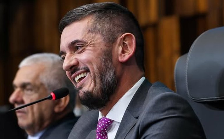 Votação na Alerj que libertou Bacellar surpreende com dissidências de direita e esquerda