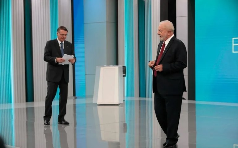 Lula se sai melhor que Bolsonaro na briga de narrativas entre saúde e armamento