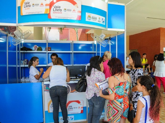 Vale-livro: 25% já retiraram o cartão para compra de livros na Bienal