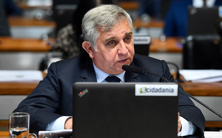 Izalci cobra valorização das polícias e defende educação como caminho contra o crime