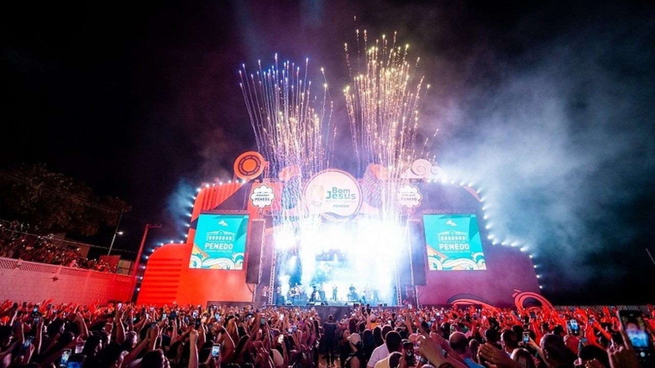 Shows em Penedo emocionam plateia e lotam arena no 1º dia da Festa de Bom Jesus