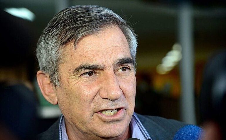 Gilberto Carvalho: Sem dialogar com as massas, o risco é “repetir 2013 e 2016”