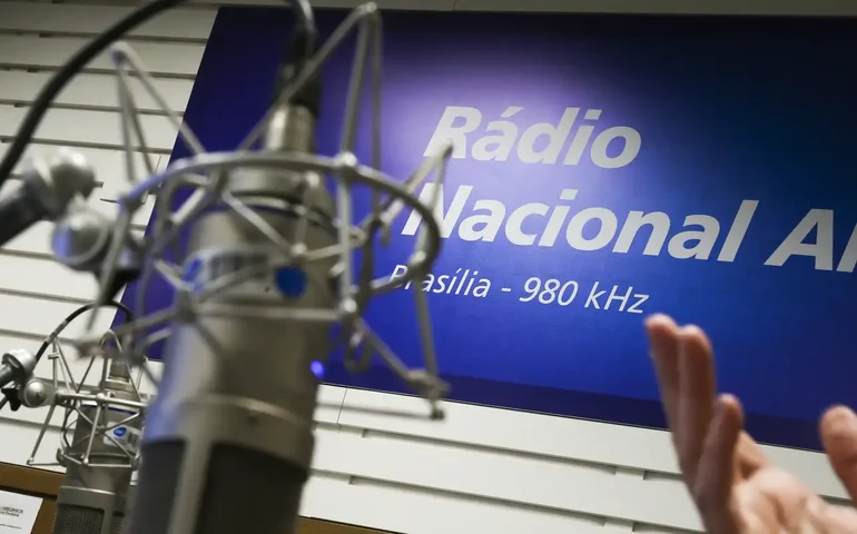 Rádio Nacional, transmite hoje, ás 20h, Flamengo e Atlético
