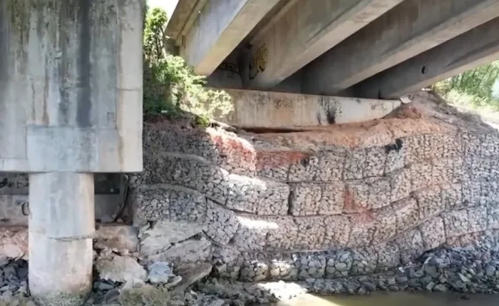 Imagens mostram a situação da estrutura da ponte