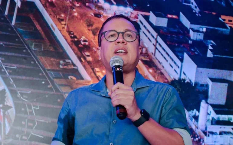 Charles Herbert assume mandato de vereador para 'ajudar' PV-PT-PCdoB em 2026