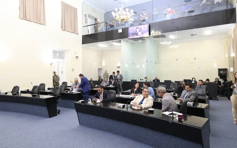 Projeto presta homenagem ao radialista Arivaldo Maia