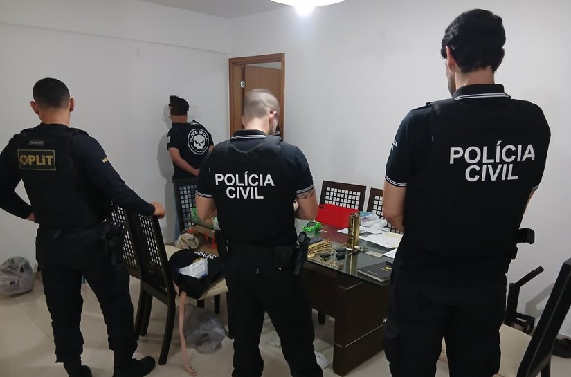 Operação da Polícia Civil prende agiota na Ponta Verde e apreende carros de luxo