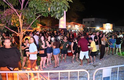 Semana da Juventude é encerrada com show e praça lotada em São Miguel dos Campos