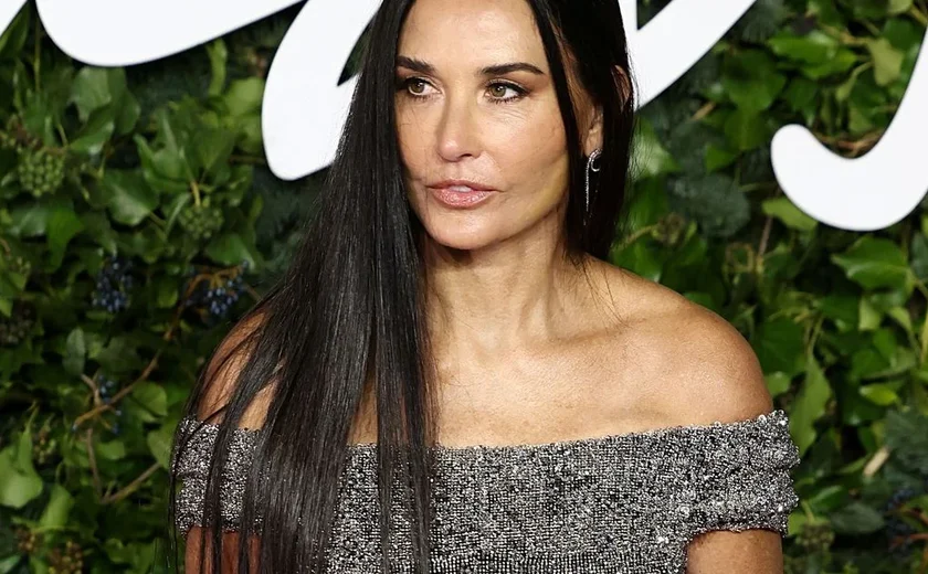 Demi Moore atualiza estado de saúde de Bruce Willis e comenta avanço de demência