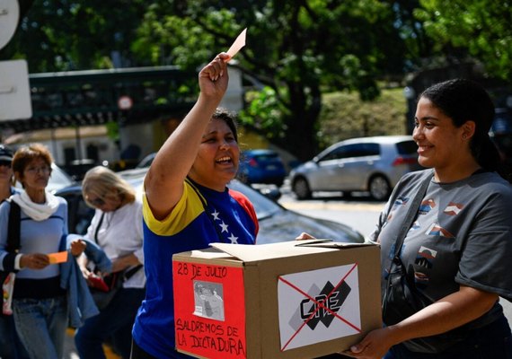 Protestos e greve de fome: venezuelanos no exterior dizem que são impedidos de realizar registro para votar nas eleições