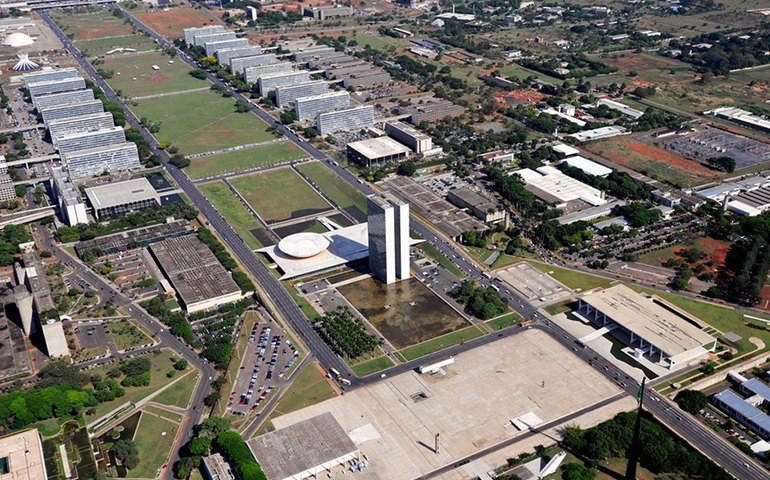 Novo arcabouço fiscal chega ao Congresso com limite para crescimento de gastos