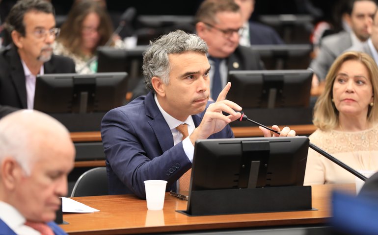 ﻿Vice-presidente da comissão de educação da câmara, Rafael Brito comemora a recomposição do orçamento para IF'S e universidades